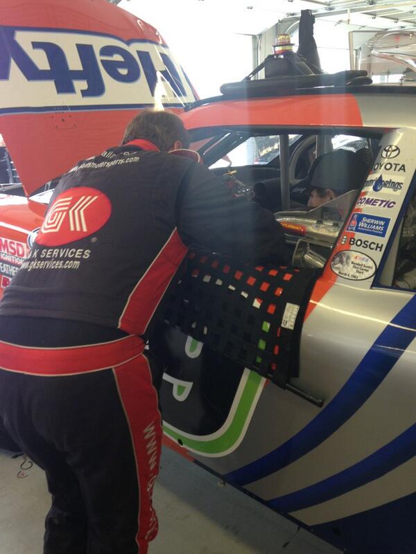 MikeWallace01's tweet photo. Discussing the track with Mike Bliss, who is going to a back up car. #NASCAR http://t.co/7n9vkzSt8N