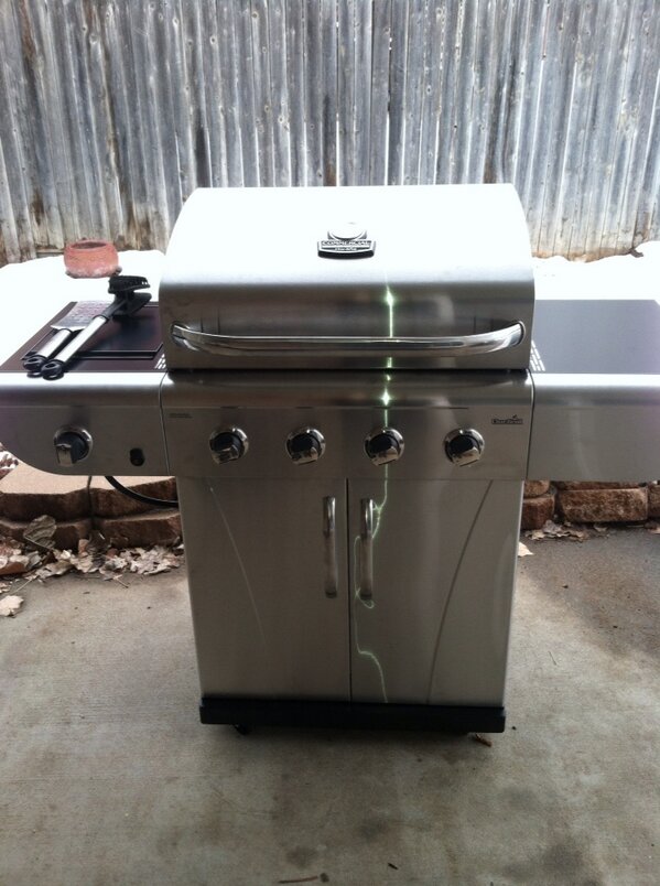 teamtilton's tweet photo. Trying out my awesome new Commercial Series Char-Broil Grill!  #happywifehappylife http://t.co/PrvRO687iB