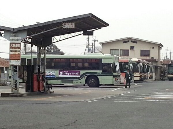 Icw149 در توییتر 京都バス嵐山営業所にて ほんとに市バスと京都バスが仲良く並んでます Http T Co 6tsap4pzpd