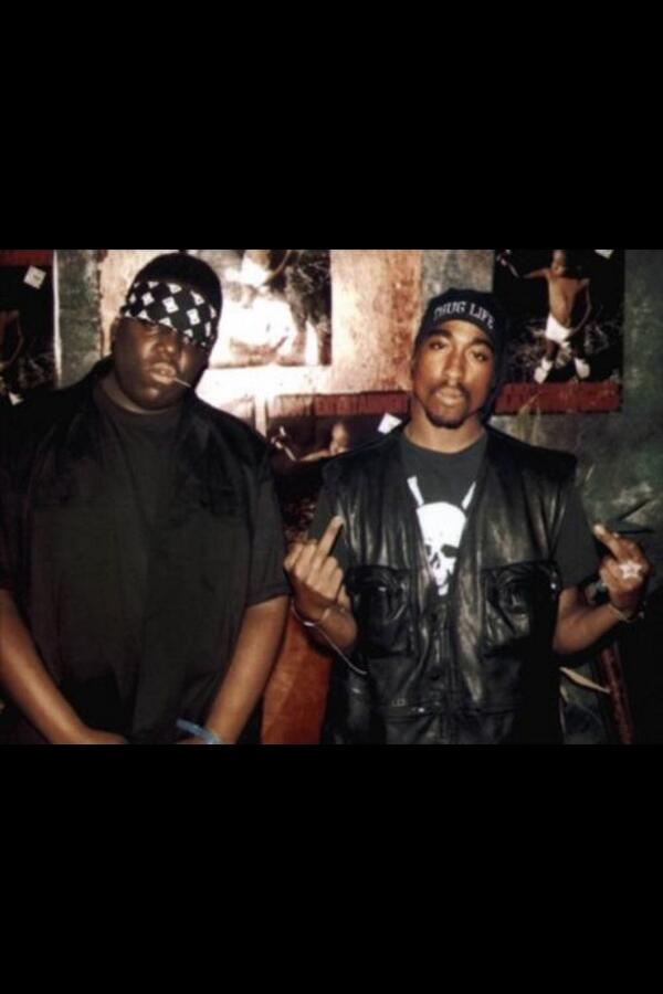 pierrebulls51's tweet photo. Les kings du rap east coast vs west coast ! #notoriousbig#2pac #murder #rip #thuglife #muthafucker http://t.co/8LbxVLVDqF