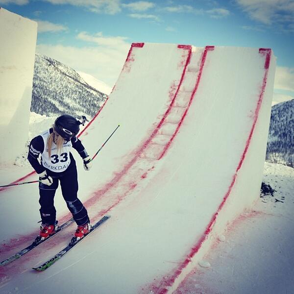 pamthorburn's tweet image. Switch Aerials... No big deal! #learningtricks #takingpics #funtimes #greatday #borrowedskis