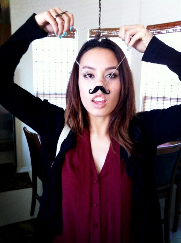 just_jaiden's tweet image. Happy burfday to this chick 😘 #moostache