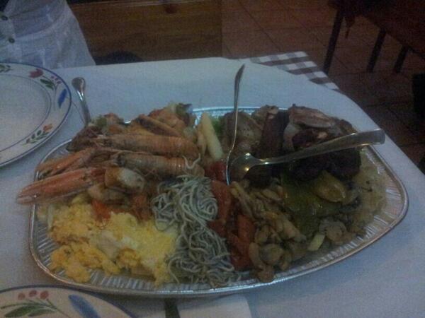 BAyllon89's tweet photo. "@Laurukah: Acabaremos con esta peazo bandeja? @BAyllon89  a por ella!! http://t.co/til9tMQyCC"@vane_vvf Pues esto era!!