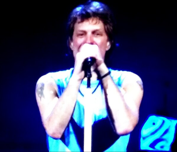 @BonJovi 2 #BonJovi songs that make me cry: Always. You want to make a memory. #BecauseWeCan #EndlessEncore