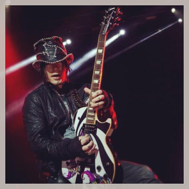 Dj ASHBA/GNR en Australie BE9Ew1ZCUAAi32q