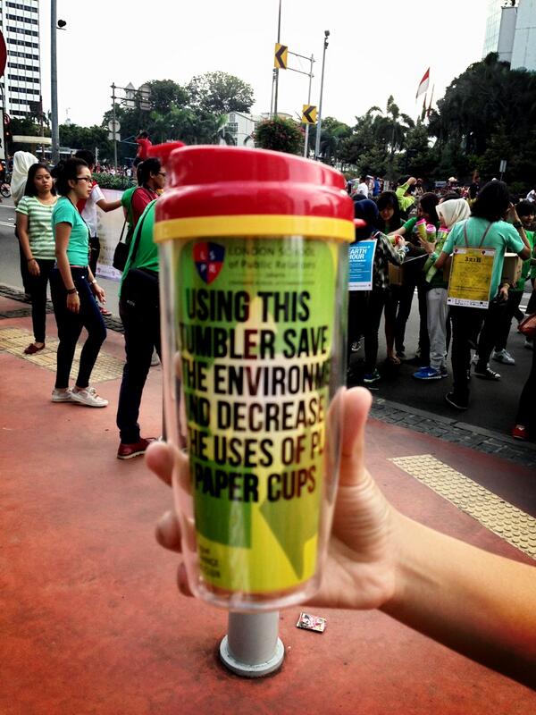 lspr_official's tweet photo. Siapa yg sdh di Bunderan HI? Cari @LSPR_4C ya yg pakai kaos hijau dan tukar 2 botol air mineral dgn tumbler #3R3H http://t.co/7bEK6wrmKg