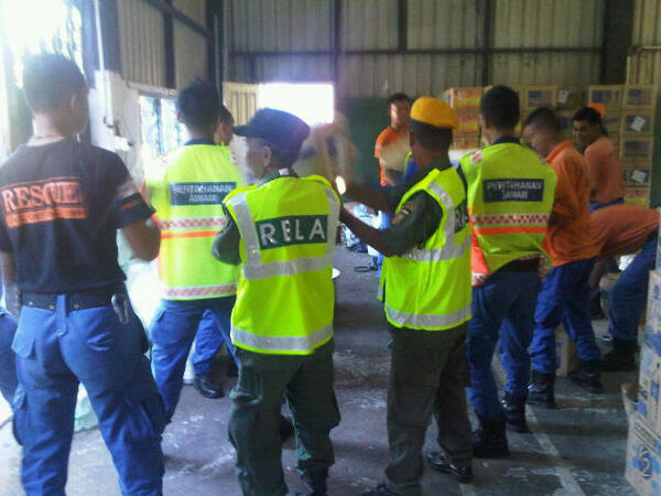 samasuddin lawe (@samasuddin_sab) on Twitter photo Syabas Rela & jpam meneruskan misi kemanusiaan di LDatu pagi ni@KP_RELA <a href="/kpjpam/">ZAITUN AB SAMAD</a> <a href="/samasuddin_sab/">samasuddin lawe</a> <a href="/Izzal_S/">Izzal s.</a> <a href="/diela312/">aโ-ฦadhัโah</a> " Syabas Rela & jpam meneruskan misi kemanusiaan di LDatu pagi ni@KP_RELA <a href="/kpjpam/">ZAITUN AB SAMAD</a> <a href="/samasuddin_sab/">samasuddin lawe</a> <a href="/Izzal_S/">Izzal s.</a> <a href="/diela312/">aโ-ฦadhัโah</a> "