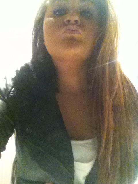 Georgie49's tweet image. Bored, waiting to go out!