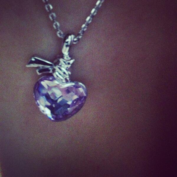 Amerika donusu arkadasim bana hediye getirmis bu Ties of Love adli guzelligi... <a href="/swarovski/">swarovski</a>