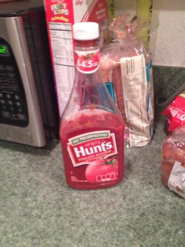DMFG21's tweet image. Where the fucks the Heinz at? Meals ruined #Pittsburghproblems
