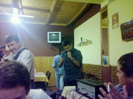 JulianMorenoTur's tweet photo. En el cumpleños de @RICKYWEWEEAS http://t.co/PXK7iwEgEg