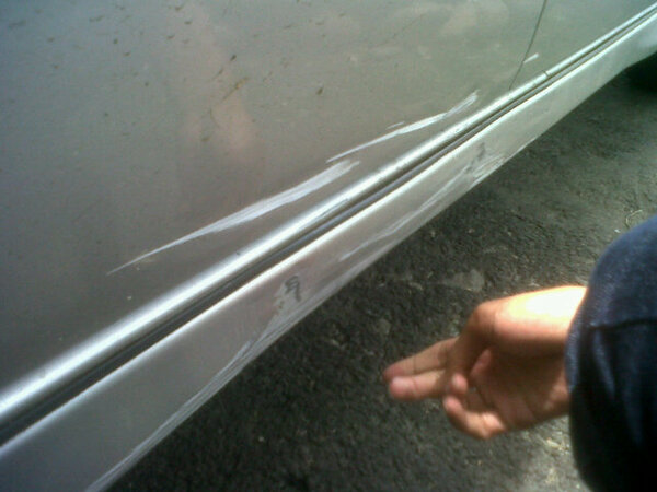 tyassetyawan91's tweet photo. aku ga diajak sih.. wkwk RT @acboww Duh mobilnya darkim kegores :( http://t.co/ueTBFKgejX