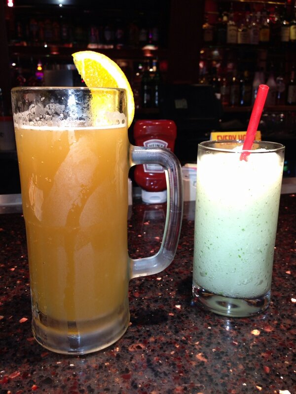 illestCHRIS_'s tweet image. At the dirty bird red robin w my love drinkin n seeing snitch after ! #waytoendthenight