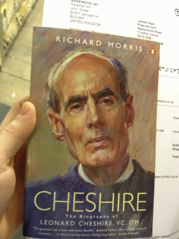 priceygreen's tweet image. Anyone think the guy on this book is a ringer for @robert_doback_ #cheesecacefactory #nopowertools