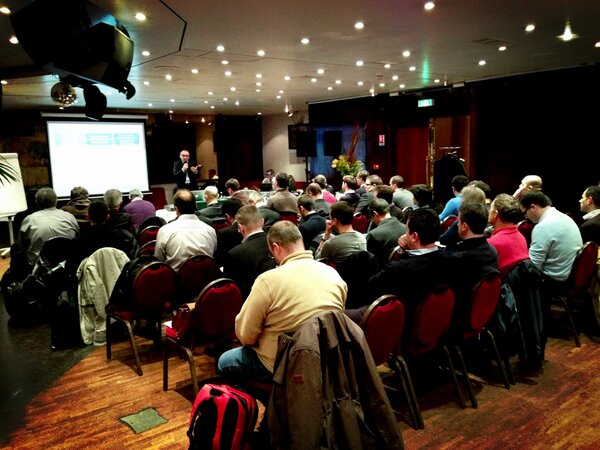 tuxtof's tweet image. C'est reparti, 2ème journée du #clubdesexperts avec une salle encore plus pleine que lundi