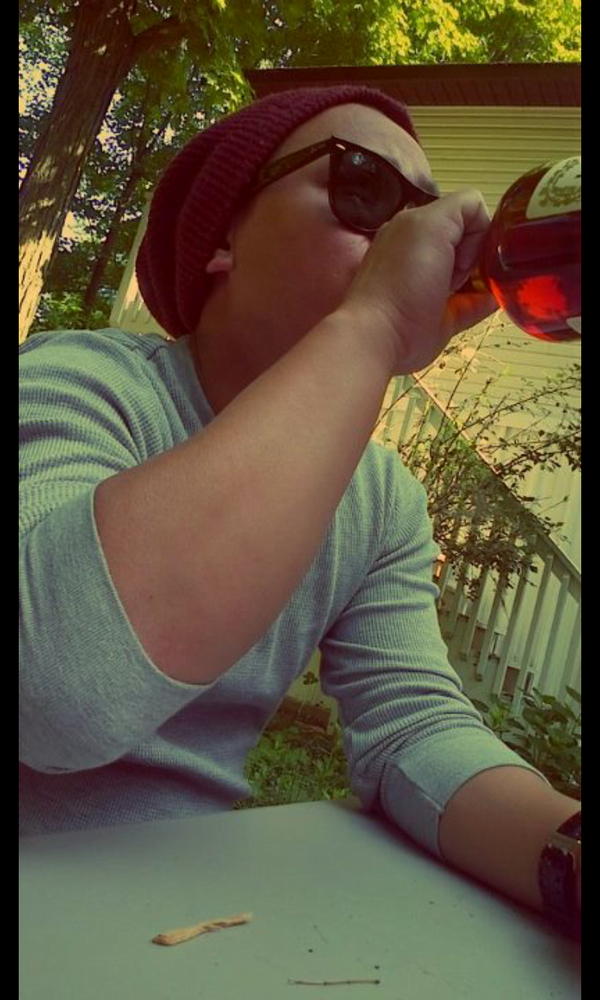 pstarZ10's tweet photo. Someday I just wanna chill and sip away @HennessyUS er day.. http://t.co/xubIsQ8tsS