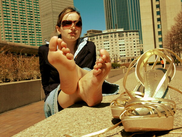 ratefeet's tweet photo. #feet #foot #fetish #toes #soles #sole #sandals #footfetish http://t.co/cKTZ6thNRI