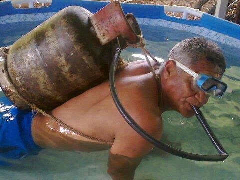 TatoAzurdia's tweet photo. "@ExtraGuatemala: Anuncio: Cursos de buceo en este verano. Comunícate con @PuraaMierda http://t.co/2UXrhF9Uro" @NeRodCast @Andres_420