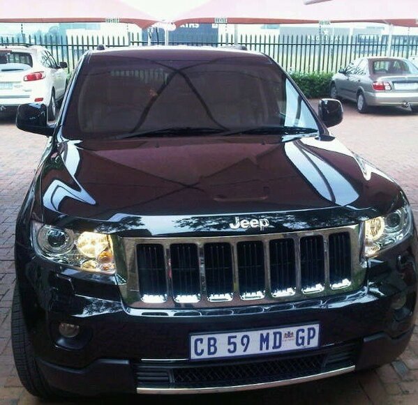 Jeep_SA's tweet photo. RT @Geargirlsa: It's not called the @jeep_sa GRAND Cherokee for nothing! It's large and in charge 😃 http://t.co/n4TYeoCr49