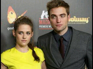 RobstenID's tweet photo. Malem robstener! Ada yang udah ngantuk belom nih. Heheee~ http://t.co/TDNmqsrZKV