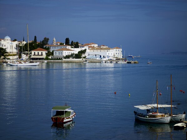 Spetses_Insider's tweet photo. big blue #TravelTuesday #WhereToGo2013 #Spetses http://t.co/lQt1KEo2ac