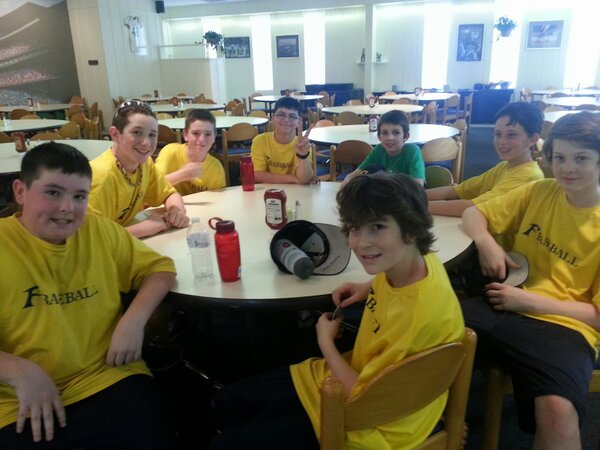 Verobeach2019's tweet photo. FL Niveau 1 et 2 toujours à l'heure pour le dîner...  Reaction du Gerant de la Cafétaria...# BoyTheyare hungry!!!! http://t.co/GRVrggNhns