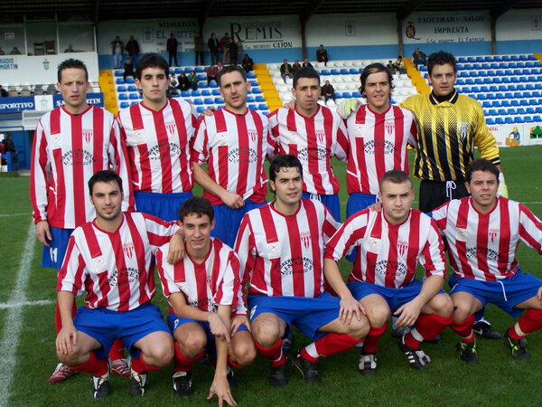 Foto del <a href="/LEntreguCF/">L'Entregu C.F</a> 08-09, con Carriles, Borja, Germán, Héctor o Guillermo, entre otros.