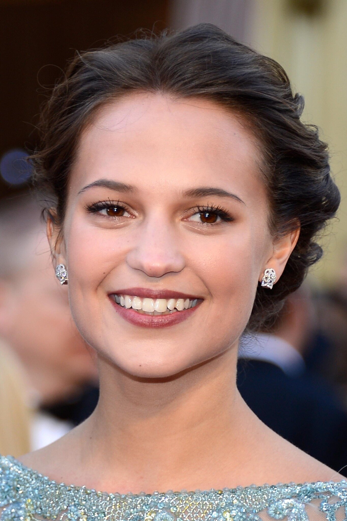 CHANEL on X: Alicia Vikander at the 2013 @VanityFair Oscar party