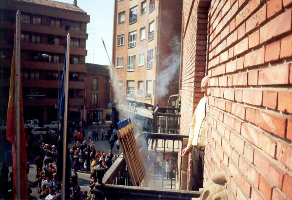 "SOLO QUEDAN TRES DIAS PARA EL CHUPINAZO" empienza el ambiente de fiestas. Que ganas, empezamos a contar las horas.