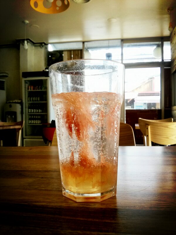 생과일이 듬뿍 들어있는 멜데루 수제 자몽에이드! 달톰 쌉싸름한 맛이 일품이에요!!