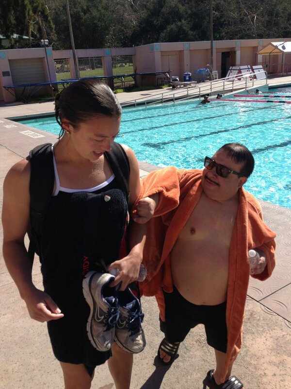 ChuyBravo's tweet photo. Helping my trainer @CassidyKrug stay dry! #SplashABC http://t.co/rWpmJrhVCd