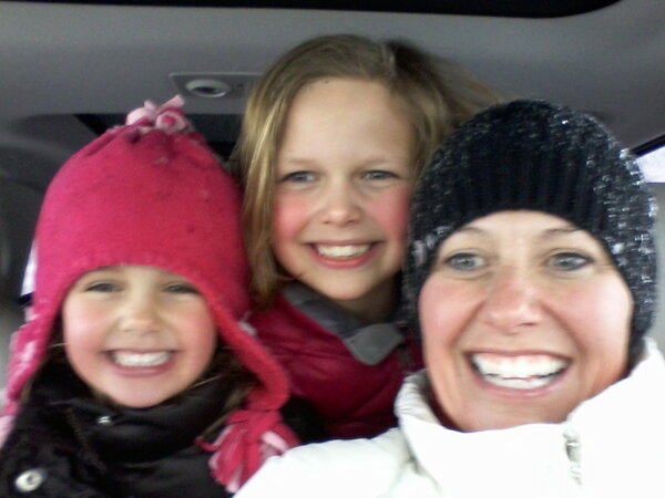 KimLefko's tweet photo. The first real snow fall in Chicago! #getoutside.  Sledding for us. http://t.co/zbifJUSpGb