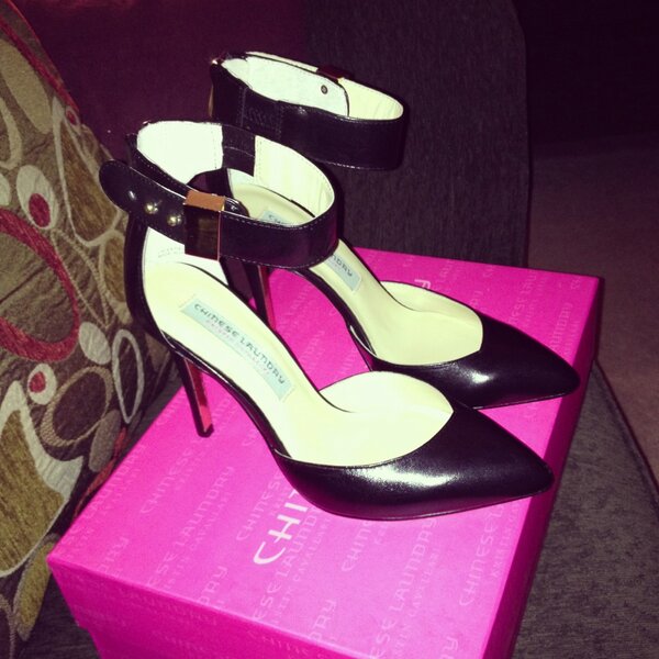 KristinCav's tweet photo. πβ€ RT @DanielaEspo: These beauties arrived today! LOVE your line @KristinCav with @ChineseLaundry :) #mysecondpair http://t.co/0Nv8wvW0QK