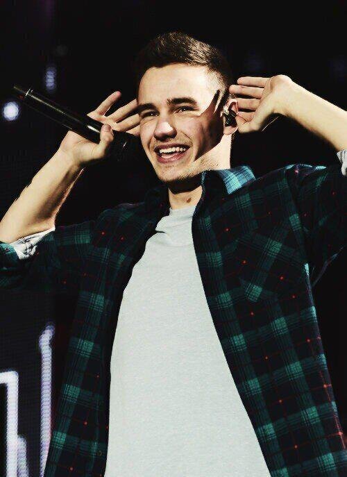 MrsStealYoHarry's tweet photo. WHY DOES HE DO THIS TO ME ??? http://t.co/iw3T0z658k