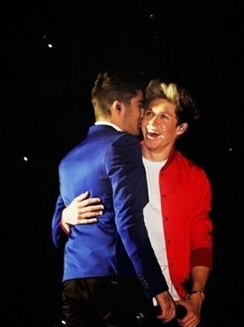 MrsStealYoHarry's tweet photo. HOLY MOTHER OF GOD http://t.co/5hj0omeTap