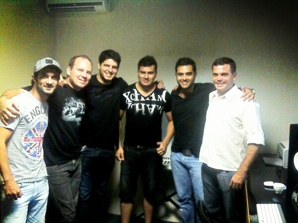 juniormelo_dv's tweet photo. Ohhh meu irmaozim..obrigado novament por tudo..vc e o cara“@MeD_Marcos: @juniormelo_dv bom ter ver!!! Tamo junto. http://t.co/gVlKU1SAK5”