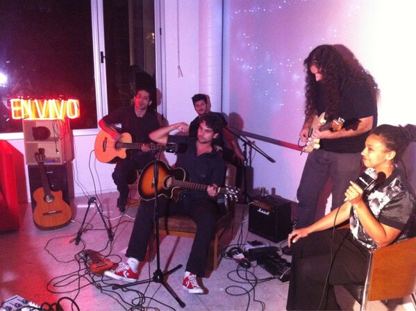 TajerP's tweet photo. Mirando el acustico en vivo de "Sacro y los de hielo" en #Noctambulos. Miralo en http://t.co/5N3WWKF2LB. C/@Soysacro http://t.co/LvvnPPuiOO