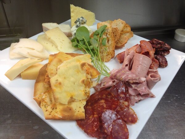 ChefCDT's tweet photo. The full ride @eddiemerlots     @smokinggoose meats and great cheese. http://t.co/4vzJ1HiI1x