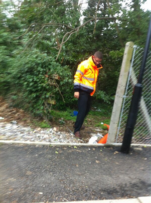 DyosNathan's tweet image. Desperate times! @nicos1983 waiting to have a piss #smallbladder @B_Hani