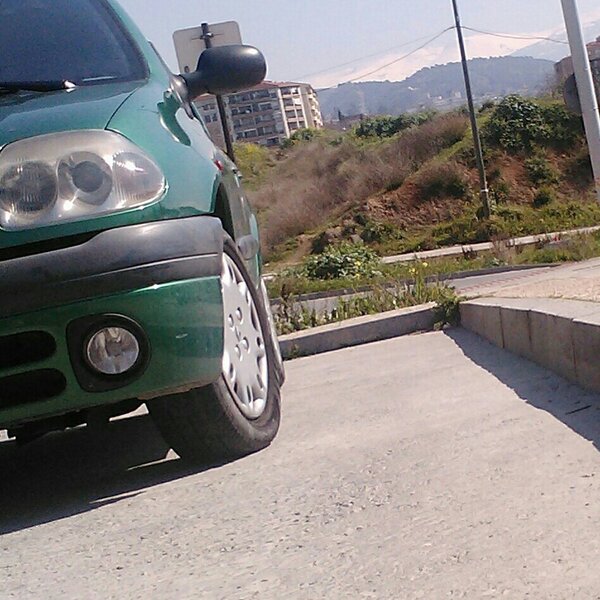 c_gr92's tweet photo. Ten  cuidado no vayamos a que tropieces con la acera!!!! Jajajajajaja @cristy23891 @juliolopeznavar http://t.co/LCxxbfRKz5