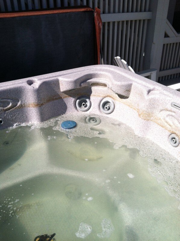 SpaMate's tweet image. We serviced this Spa and it had no cover. #SpaMate sold the chemicals and an new over. Customer satisfied!
