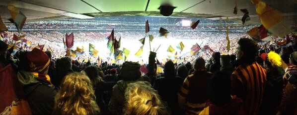 appiah_uk's tweet image. Swans were awesome Sun. Not seen that many plastic flags since European nights at Chelsea! #plasticflags #shitclub