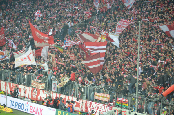 Und die Fans singen: 'Berlin, Berlin, wir fahren nach Berlin!' #FCBBVB 1-0