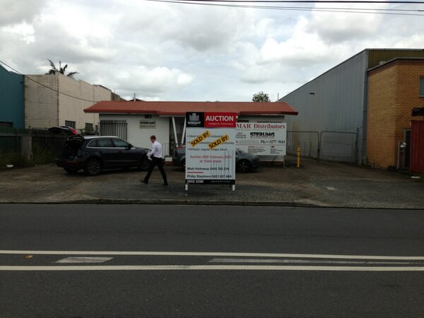 PhilipAStephens's tweet photo. Sold under the hammer today in Archerfield by @WrightPropertyG   Thanks to @R_Impiombato for his work! http://t.co/37pWngh83A
