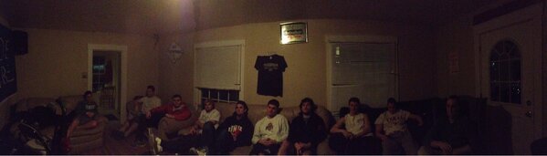UNH15main's tweet photo. Movie night #gangsallhere http://t.co/ZDGvkOiiqS