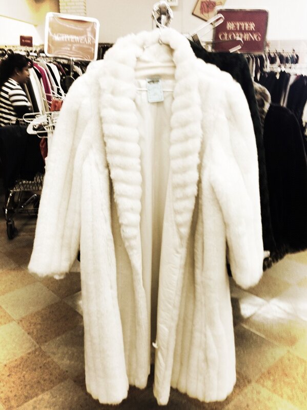 Dressedtothe7s's tweet image. I regret not purchasing this coat. #thriftyfinds #fashionassignment