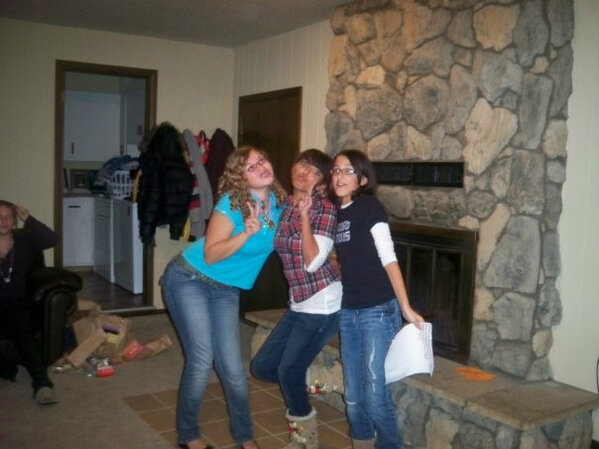 kaitlinparques's tweet photo. #BackInJuniorHigh ugh this is too addicting. Haha id even k @mckenzieortiz @maddieskyee http://t.co/csKIryELxb