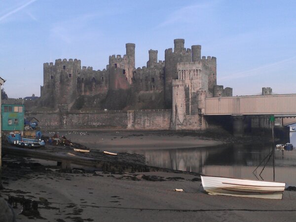 tmTMDesigns's tweet image. @tmTMDesigns can't complain about walking to work when this is the view of @ConwyCastle as you arrive at our office