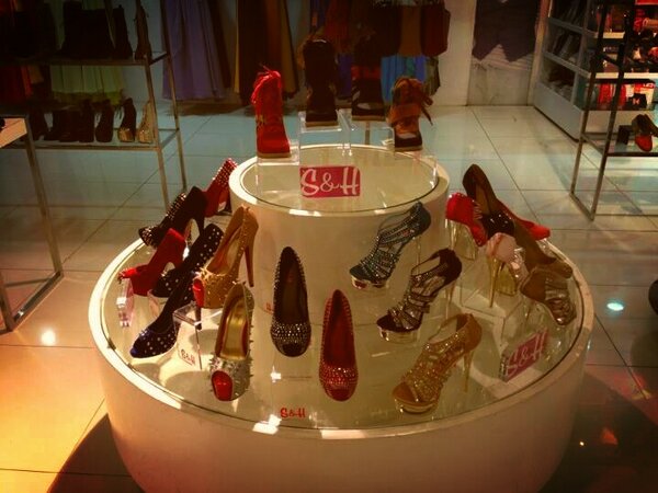 ghlie's tweet photo. @ghlie says: super <3 shoes..would love to have them all..heheh... #guiltypleasures #girlthing #shoelover http://t.co/fEi9QOsz9J