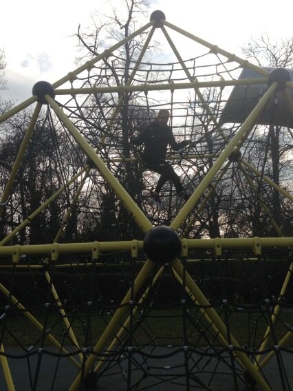 mus_omer's tweet photo. Demi stuck in the park http://t.co/qvKU44LyVY